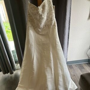Beautiful brand new with tag David bridal wedding dress